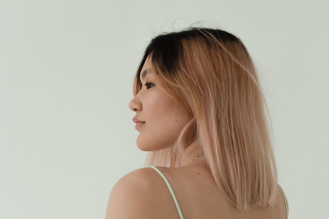 Cheveux lisses et brillants, coupe au carré dégradé